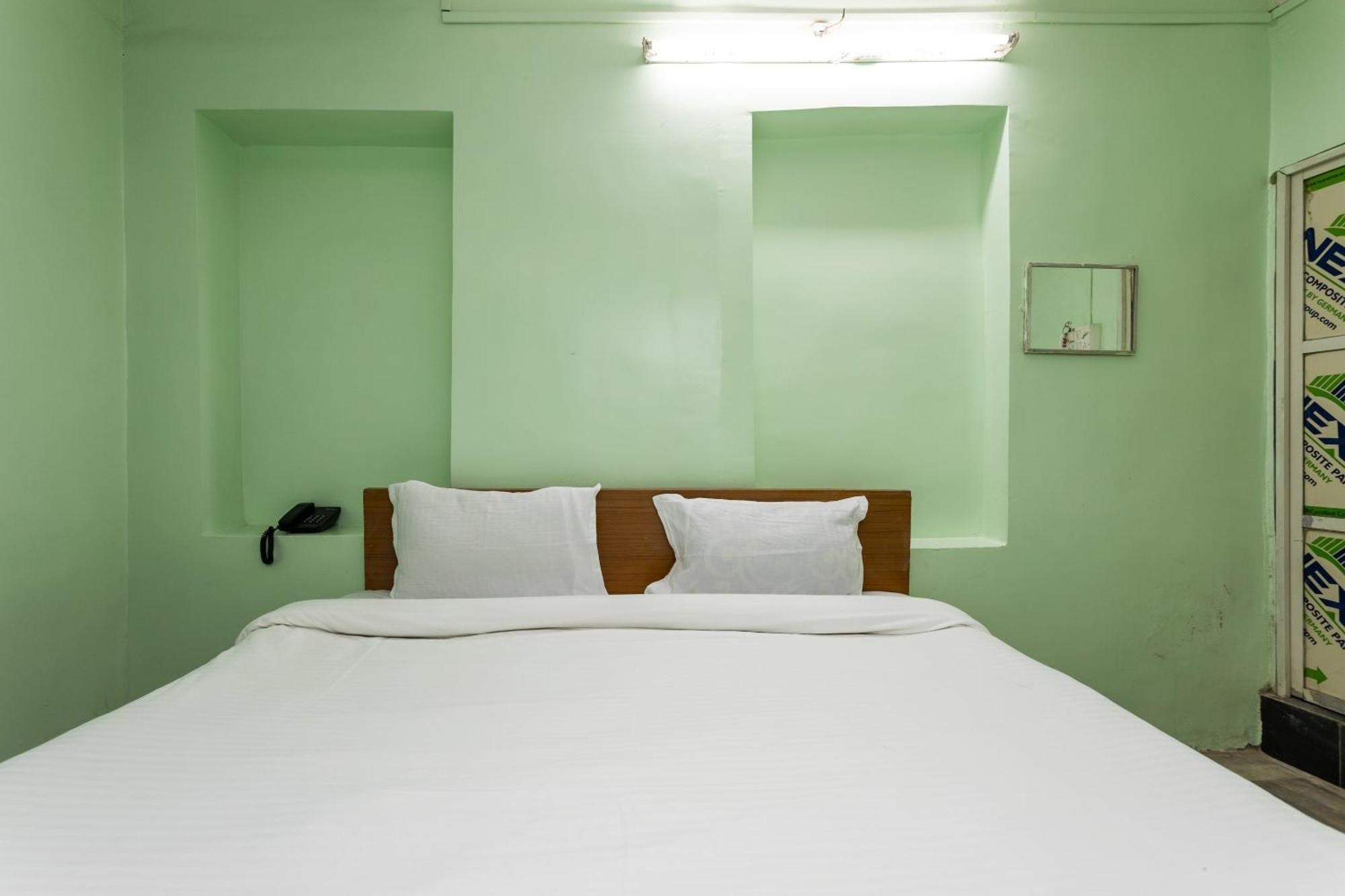 Spot On Hotel Sawera Indore Exteriör bild