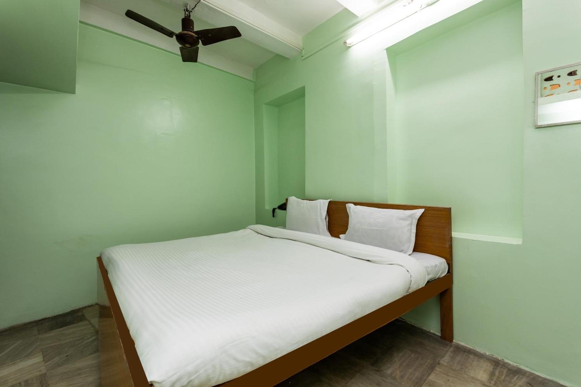 Spot On Hotel Sawera Indore Exteriör bild