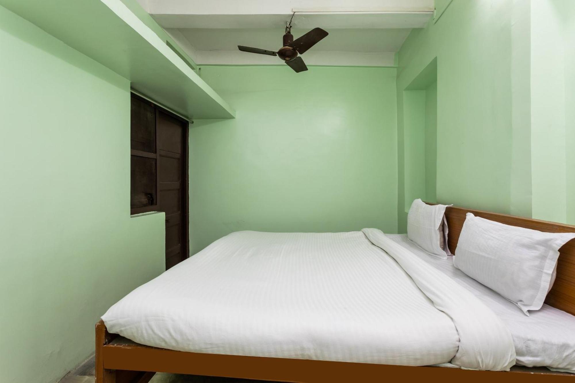 Spot On Hotel Sawera Indore Exteriör bild